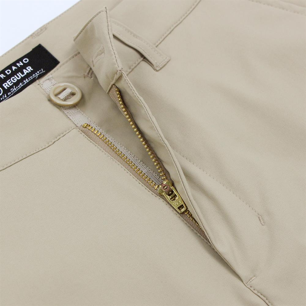 Men's 4 - Way Stretch Khaki Pants: Comfort & Style 30 - Shop Giordano