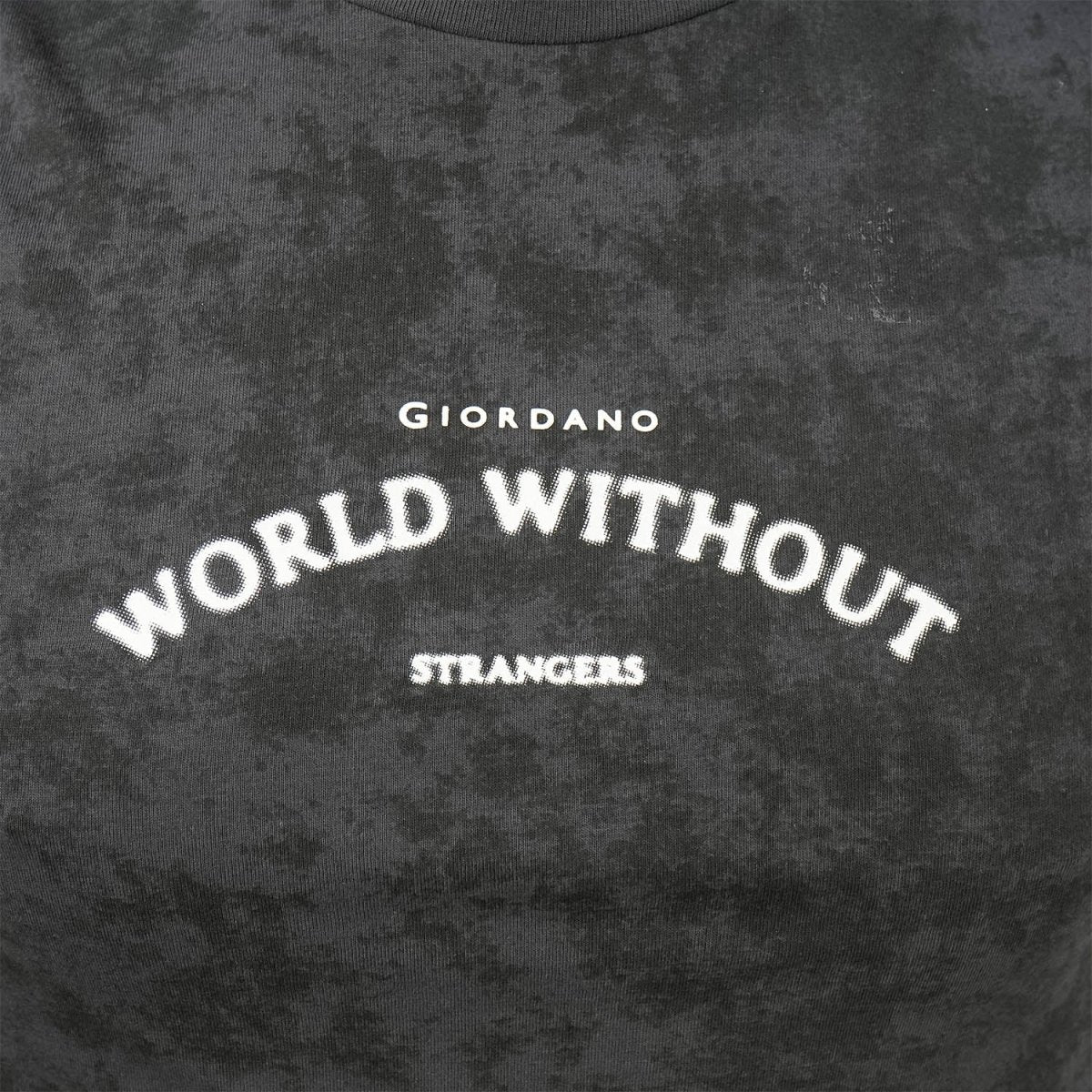Giordano Men's All-Over Print Slim Fit Tee - Premium Print Tee