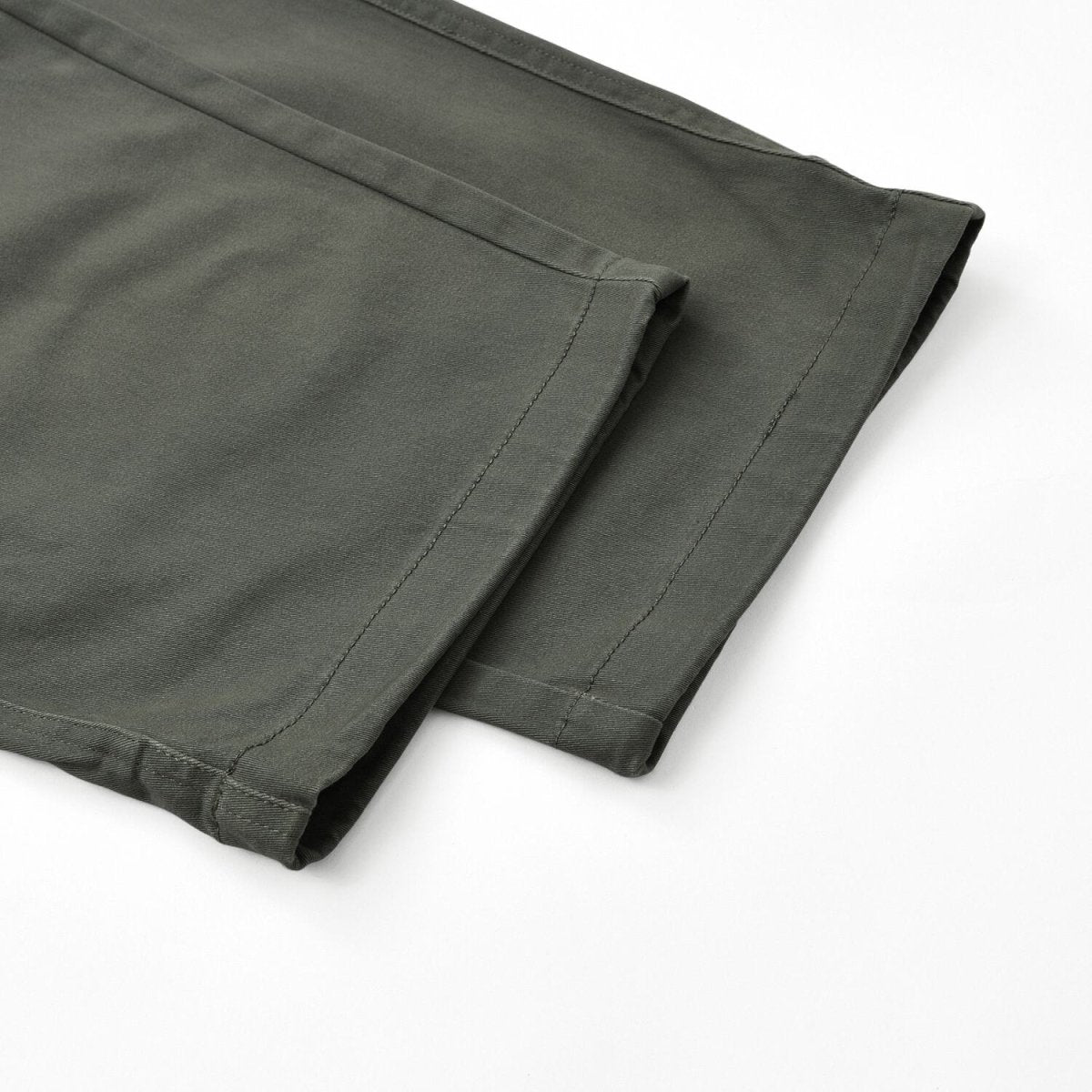 Men's Mid - Rise Relaxed Fit Cotton Stretch Twill Khakis - Giordano