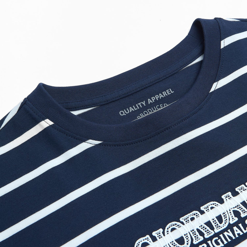 تيشيرت مخطط بقصة بوي فريند مستوحاة من التسعينيات للنساء